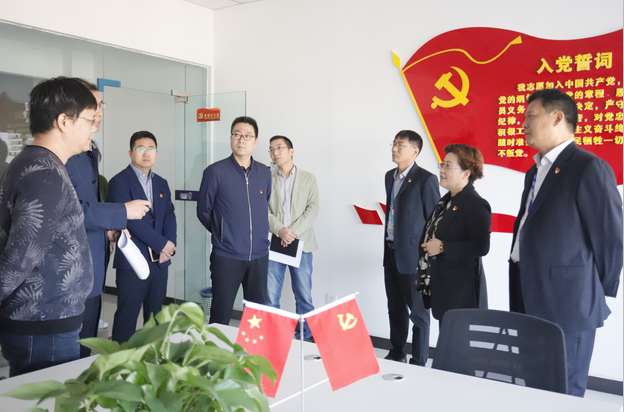 鄭州二七區(qū)委組織部常務(wù)副部長王波一行 蒞臨我公司考察指導(dǎo)黨建工作 鄭州二七區(qū)委組織部常務(wù)副部長王波一行 蒞臨我公司考察指導(dǎo)黨建工作