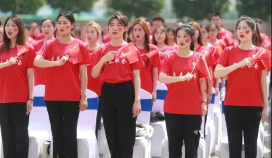 做白色的牛奶，創紅色的企業，花花牛乳業集團青春歌會慶祝建黨100周年