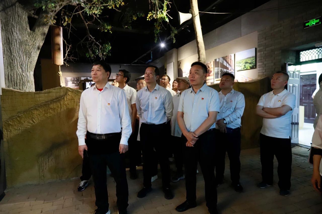 砥礪初心使命，汲取奮進力量丨花花牛乳業集團黨委組織開展學習“焦裕祿精神”主題黨日活動