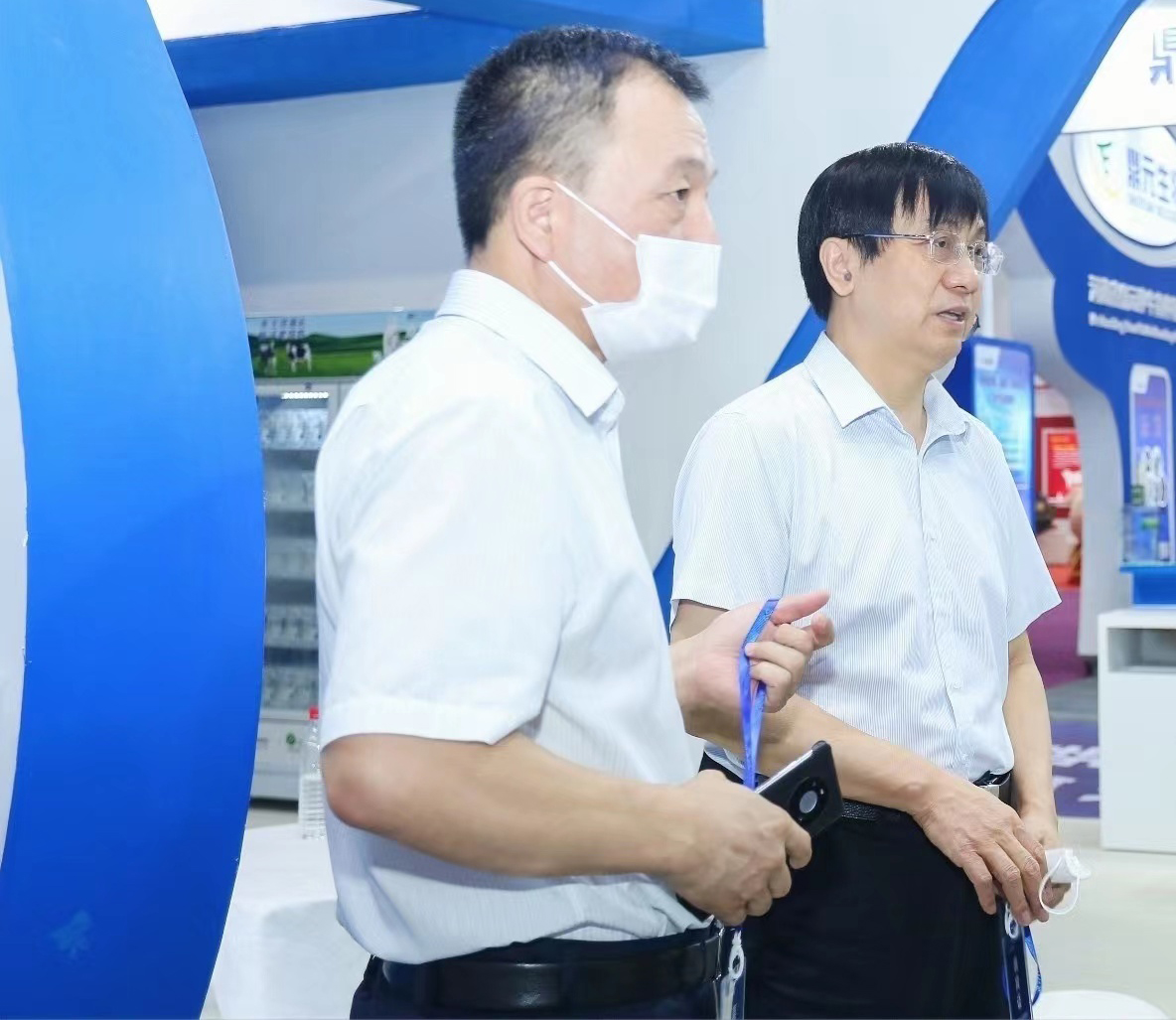 花花牛 | 第34屆中原畜牧業(yè)交易博覽會(huì)開幕河南省人民政府副省長(zhǎng)武國(guó)定蒞臨花花牛展臺(tái)參觀