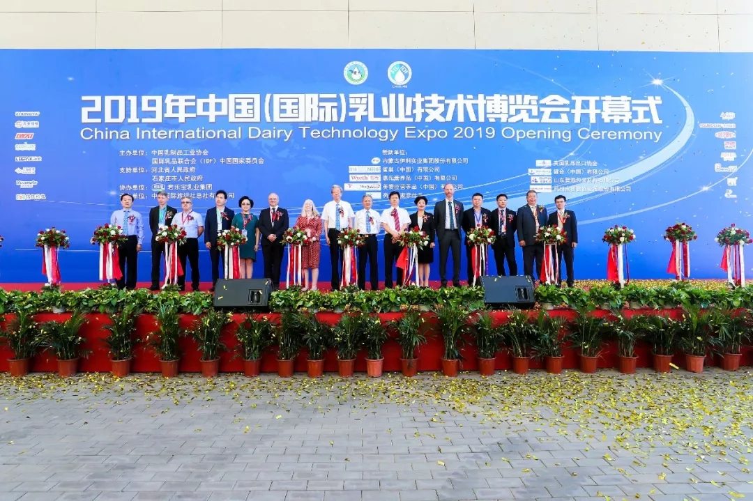 中國乳制品工業協會第二十五次年會召開！花花牛總裁董碩峰獲“振興乳業領軍人”榮譽稱號