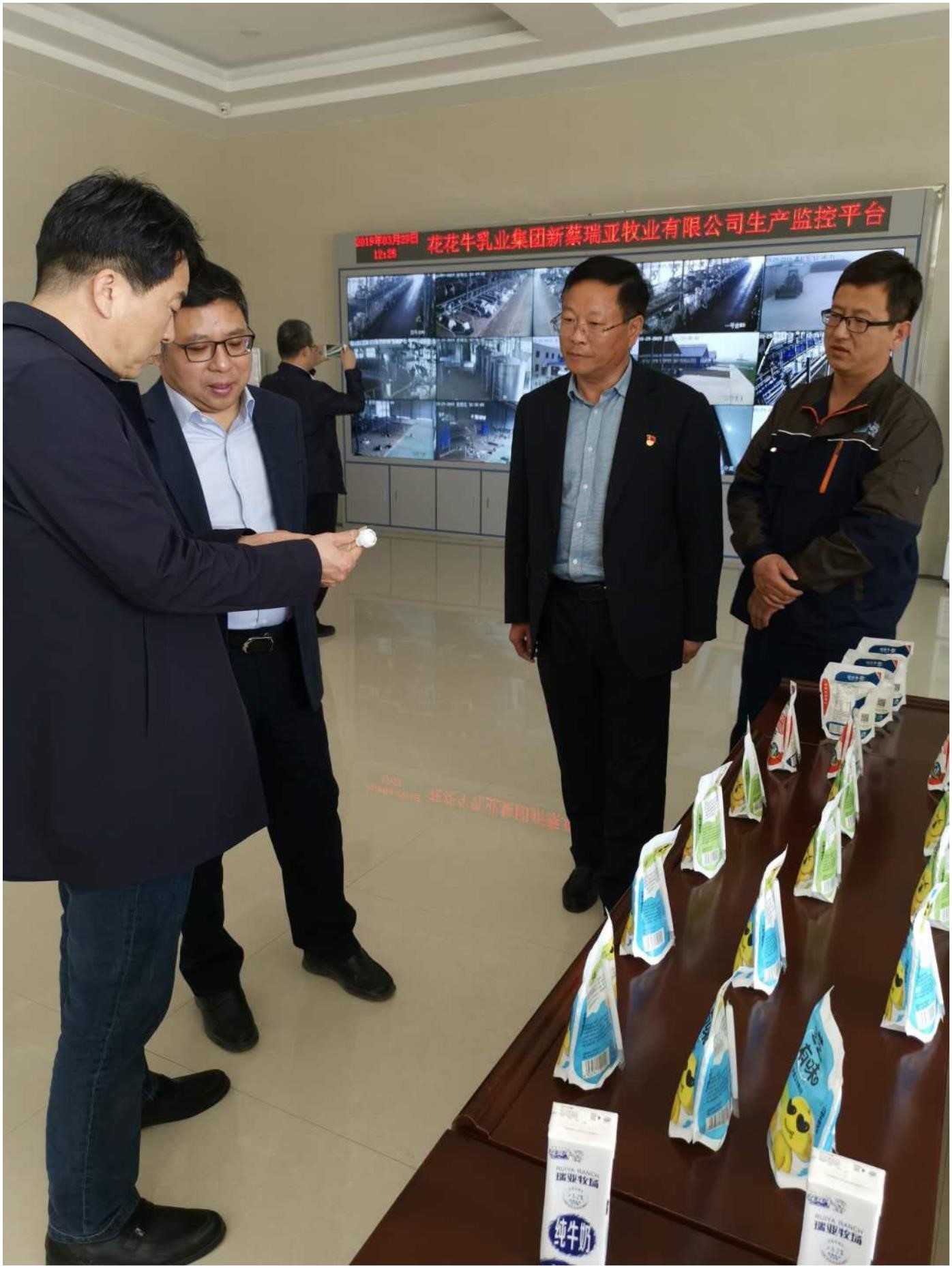 中國建設銀行河南省分行行長石永拴 蒞臨花花牛新蔡瑞亞牧業有限公司考察調研 中國建設銀行河南省分行行長石永拴 蒞臨花花牛新蔡瑞亞牧業有限公司考察調研