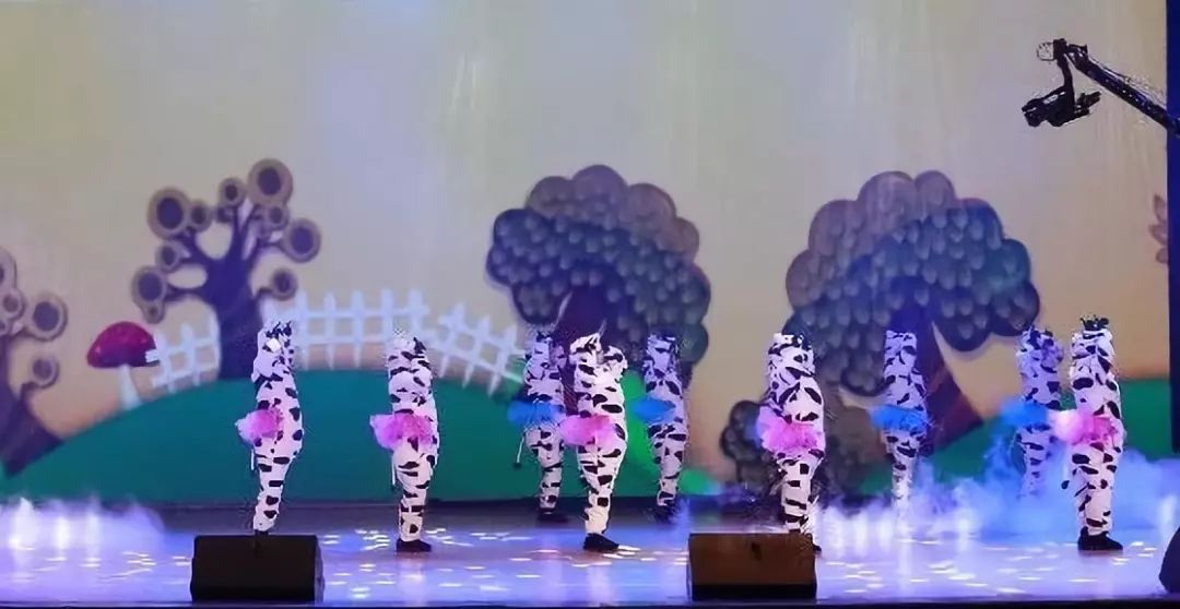 “贏在2019”，花花牛乳業(yè)集團2019年新春晚會盛大開幕