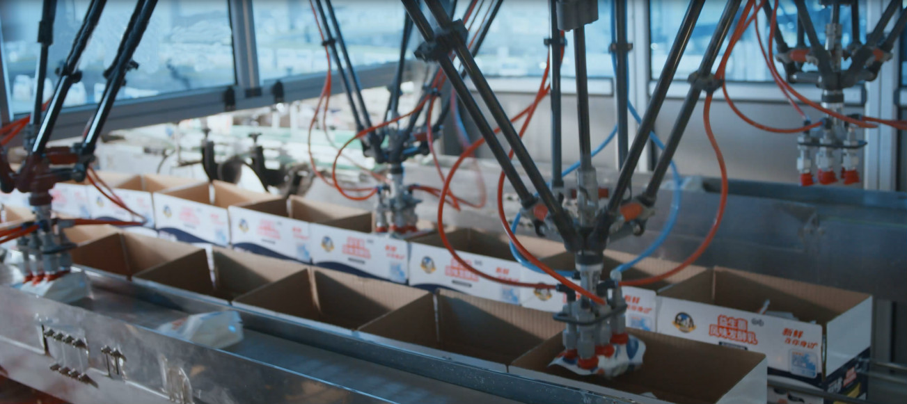 花花牛亮相2018人工智能產業發展高峰論壇 花花牛亮相2018人工智能產業發展高峰論壇