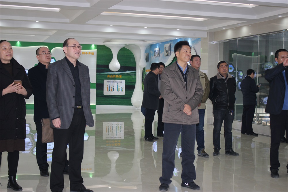 河南省財政廳副廳長龐學孟一行蒞臨花花牛集團養殖事業部魯山瑞亞牧業有限公司調研